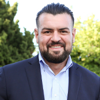 Headshot of Avelino Valencia