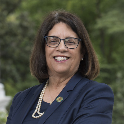 Headshot of Cecilia Aguiar Curry