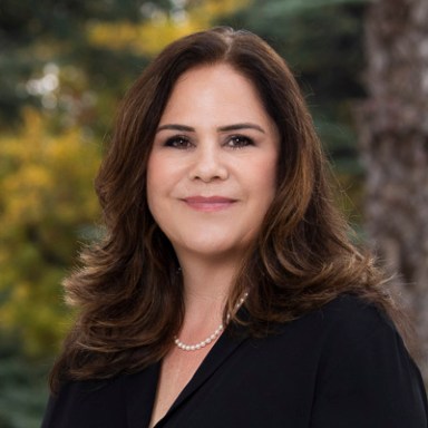 Lisa Calderon headshot